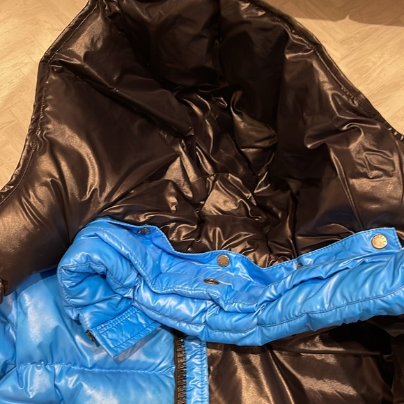 Moncler Blue Boys Puffer Jacket with hood, size 6 - Picture 8 of 11